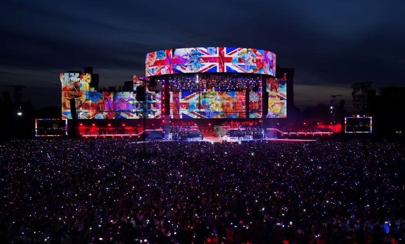 Bracciali LED sincronizzati al concerto di Re Carlo - BracciaLiLED